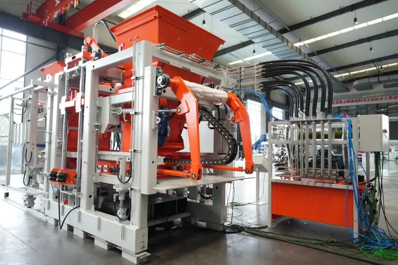 เครื่องทำบล็อก QGM T10: เปลี่ยนความต้องการการผลิตให้เป็นโรงงานบล็อกคอนกรีตที่มีประสิทธิภาพมากขึ้น